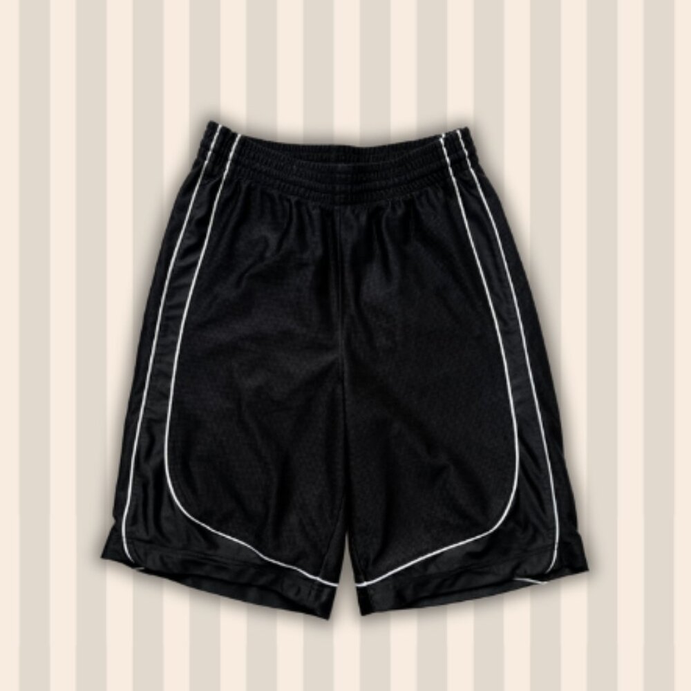 Secondhand Champs basketball shorts - Size Medium